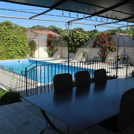 Chez Claudia Et Serge Bed & Breakfast Vernegues
