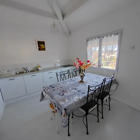 Chez Claudia Et Serge Bed & Breakfast Vernegues