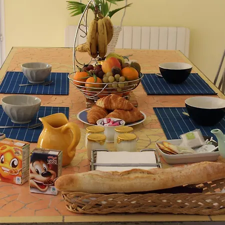 Chez Claudia Et Serge Bed & Breakfast Vernegues